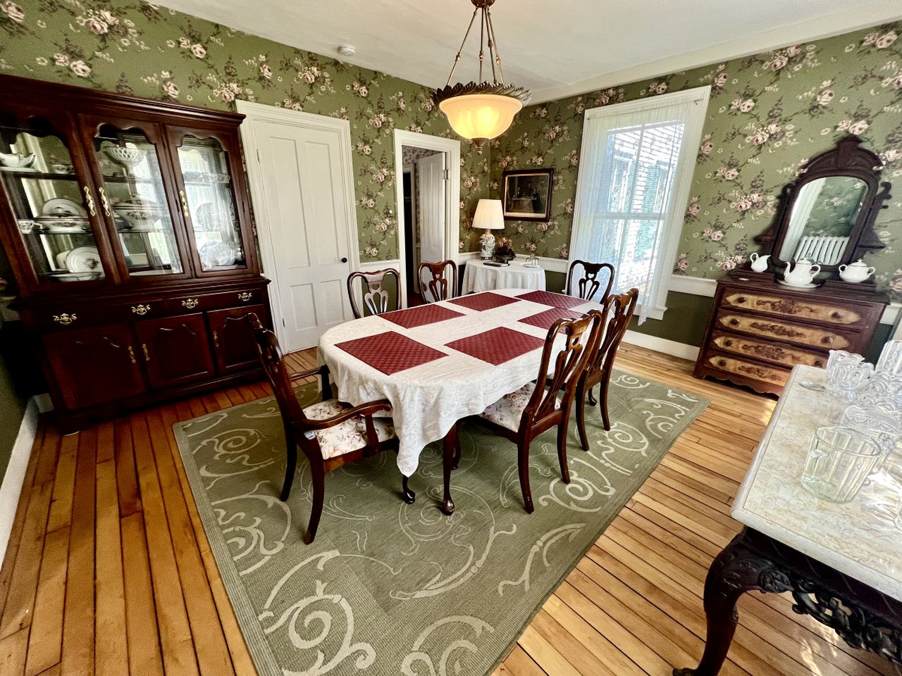 Unique Cottage with Great Surroundings in Sunderland, Vermont