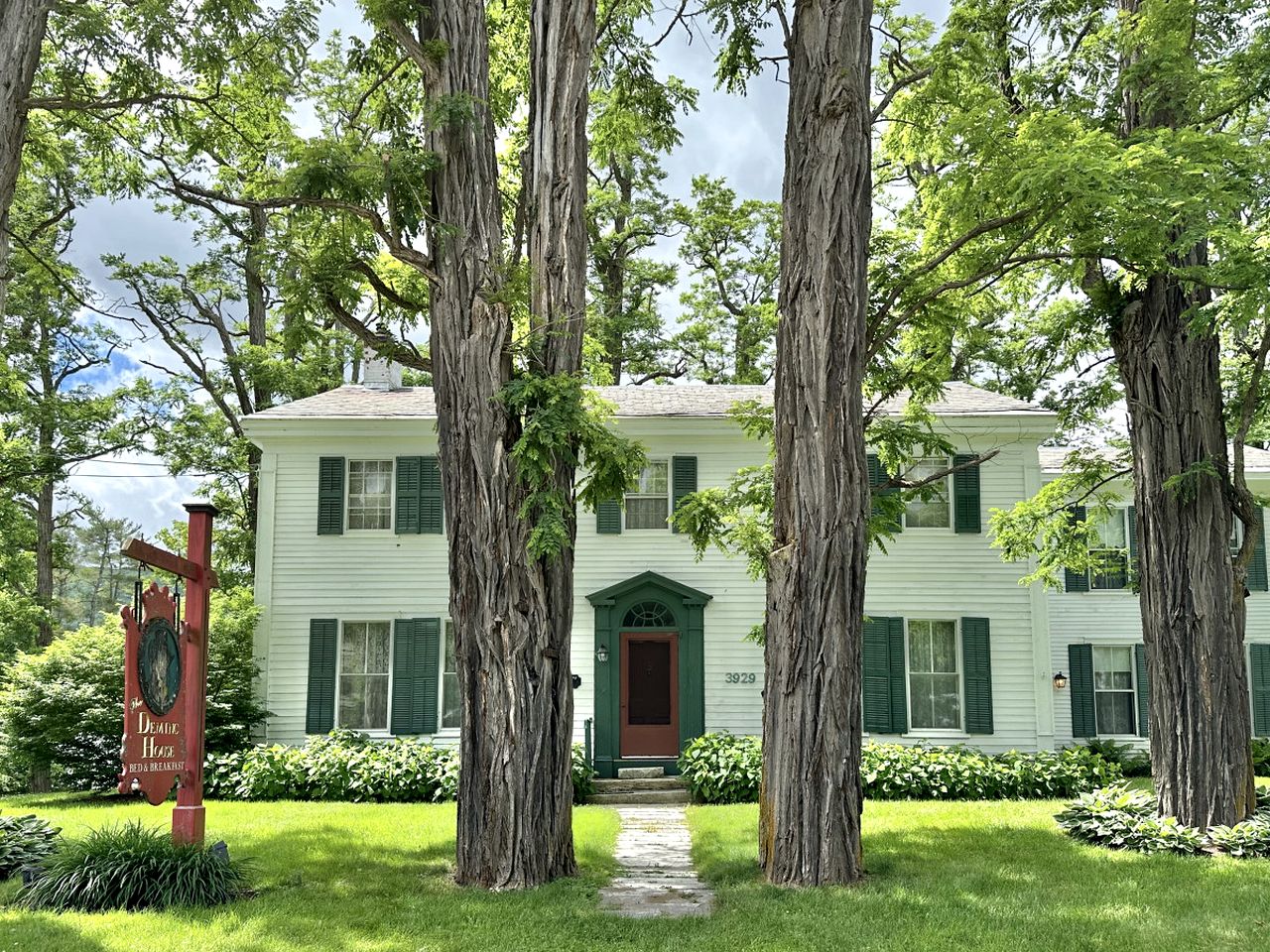 Unique Cottage with Great Surroundings in Sunderland, Vermont