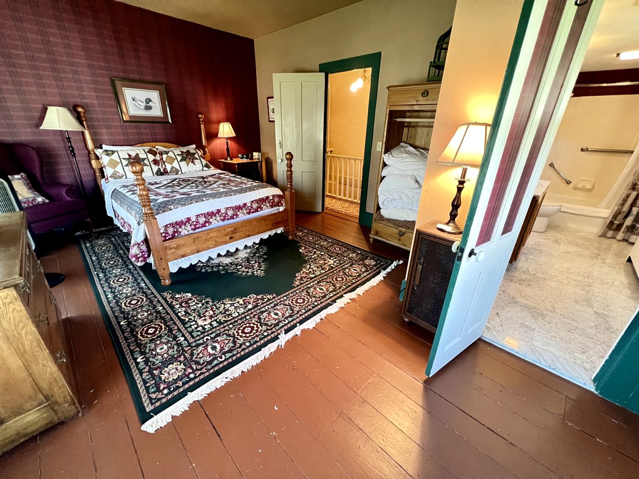 Unique Cottage with Great Surroundings in Sunderland, Vermont