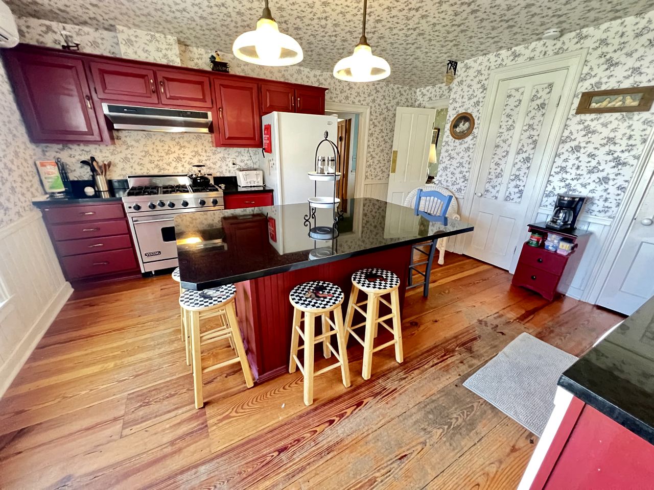 Unique Cottage with Great Surroundings in Sunderland, Vermont