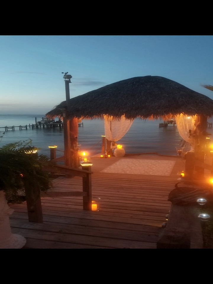 Peaceful Cottage Stay with Private Deck and Grilling Areas in Bacliff, Texas