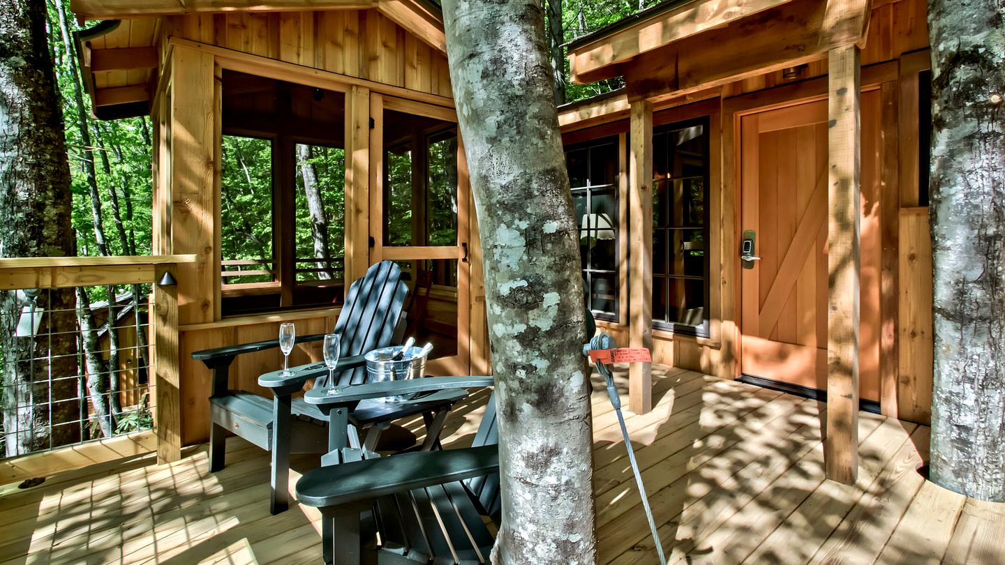 Amazing Secluded Tree House with Fire Pit in Gatlinburg, Tennessee