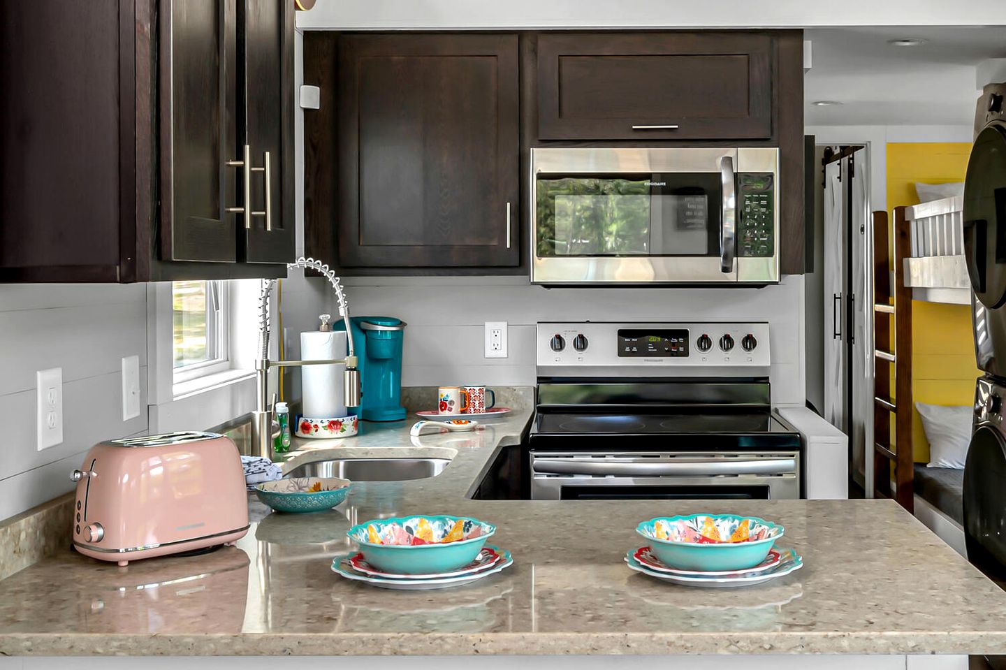 Delightful Cabin with Fire Pit and Hot-tub in Tracy City, Tennessee