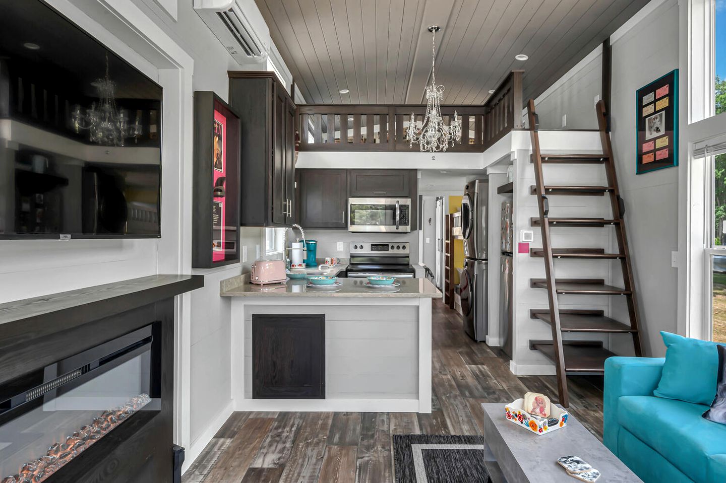 Delightful Cabin with Fire Pit and Hot-tub in Tracy City, Tennessee