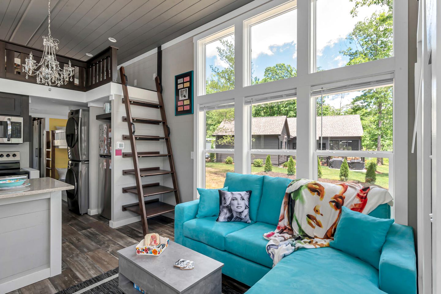 Delightful Cabin with Fire Pit and Hot-tub in Tracy City, Tennessee
