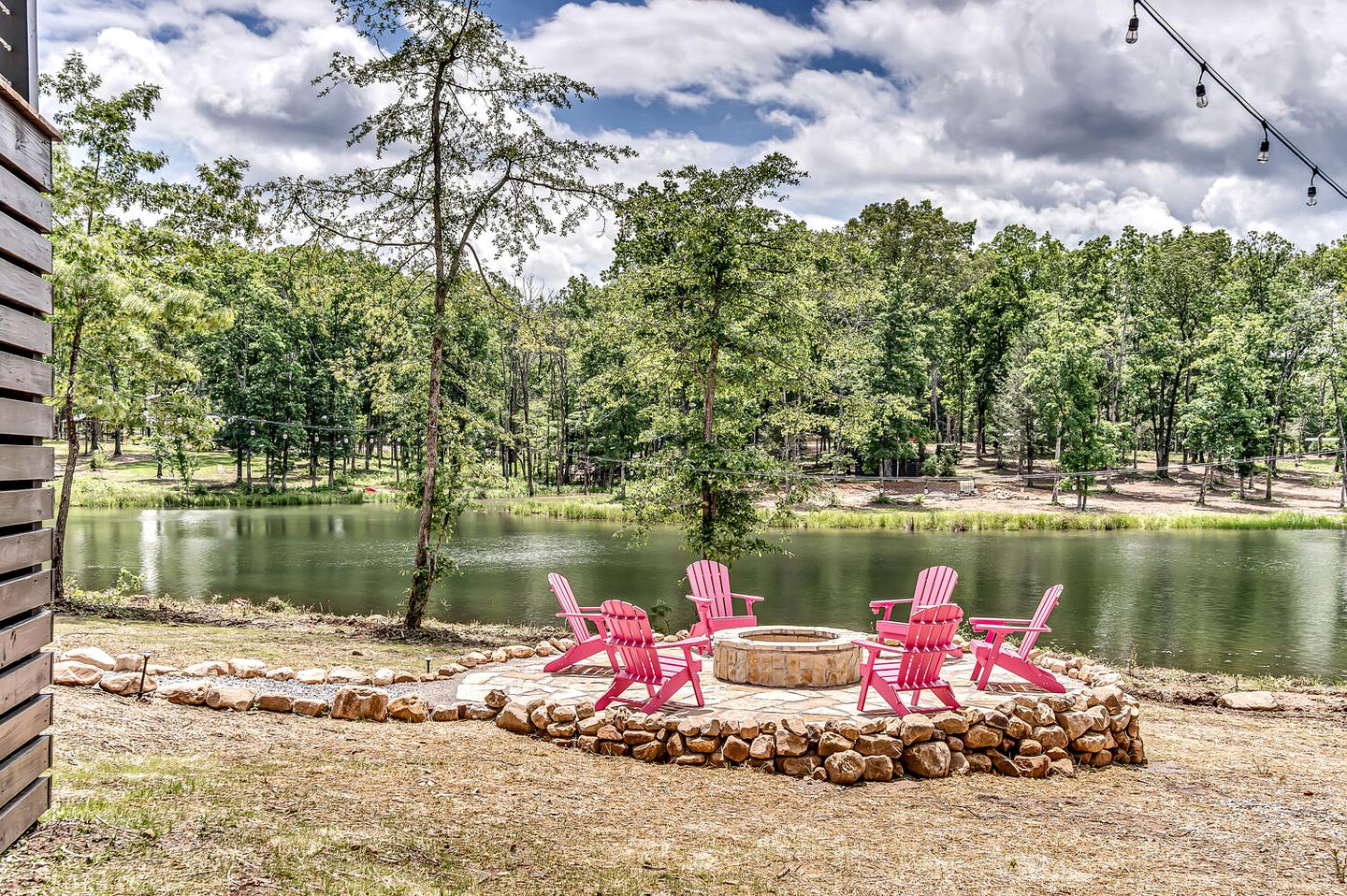 Delightful Cabin with Fire Pit and Hot-tub in Tracy City, Tennessee