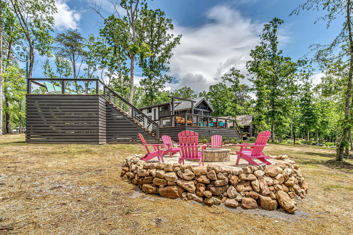 Delightful Cabin with Fire Pit and Hot-tub in Tracy City, Tennessee
