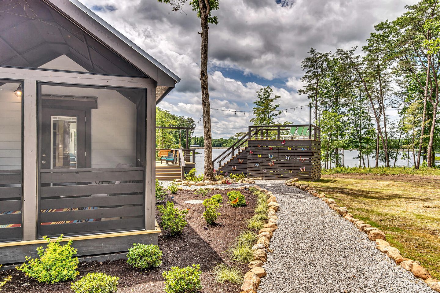 Delightful Cabin with Fire Pit and Hot-tub in Tracy City, Tennessee