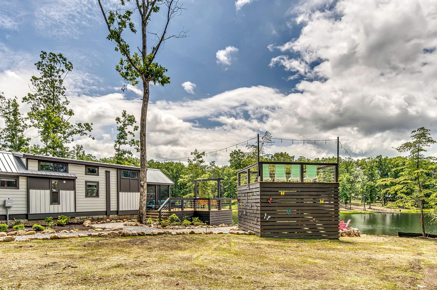 Delightful Cabin with Fire Pit and Hot-tub in Tracy City, Tennessee