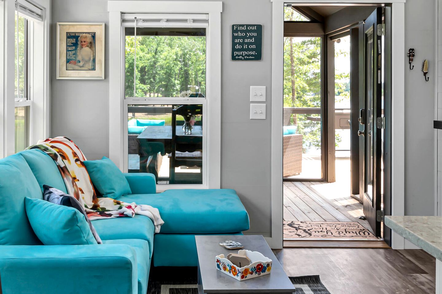 Delightful Cabin with Fire Pit and Hot-tub in Tracy City, Tennessee
