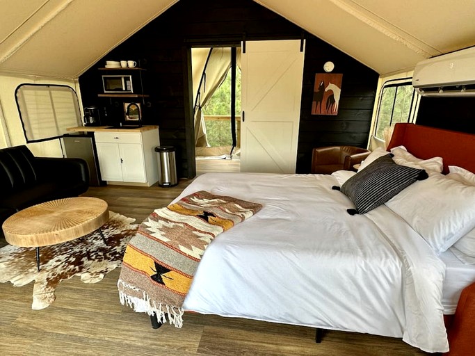 Safari Tents (United States of America, Cadiz, Kentucky)