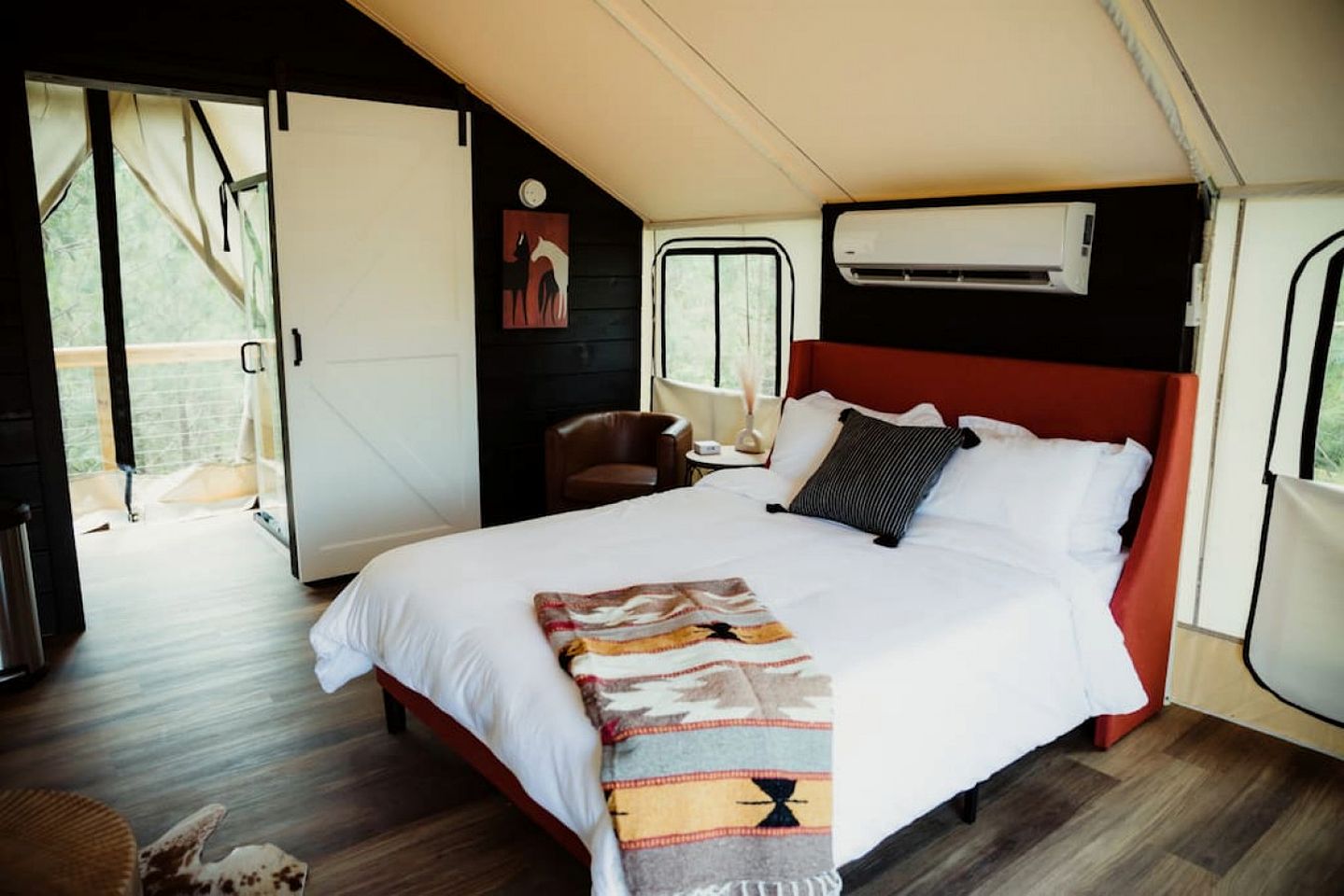 Amazing Safari Tent with Sauna, Fire Pit and Hot-tub in Cadiz, Kentucky