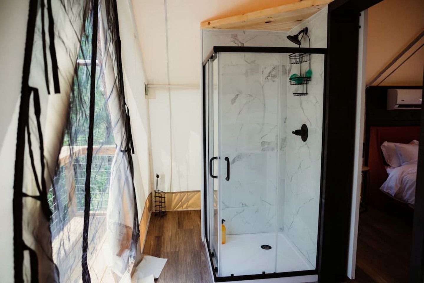 Amazing Safari Tent with Sauna, Fire Pit and Hot-tub in Cadiz, Kentucky