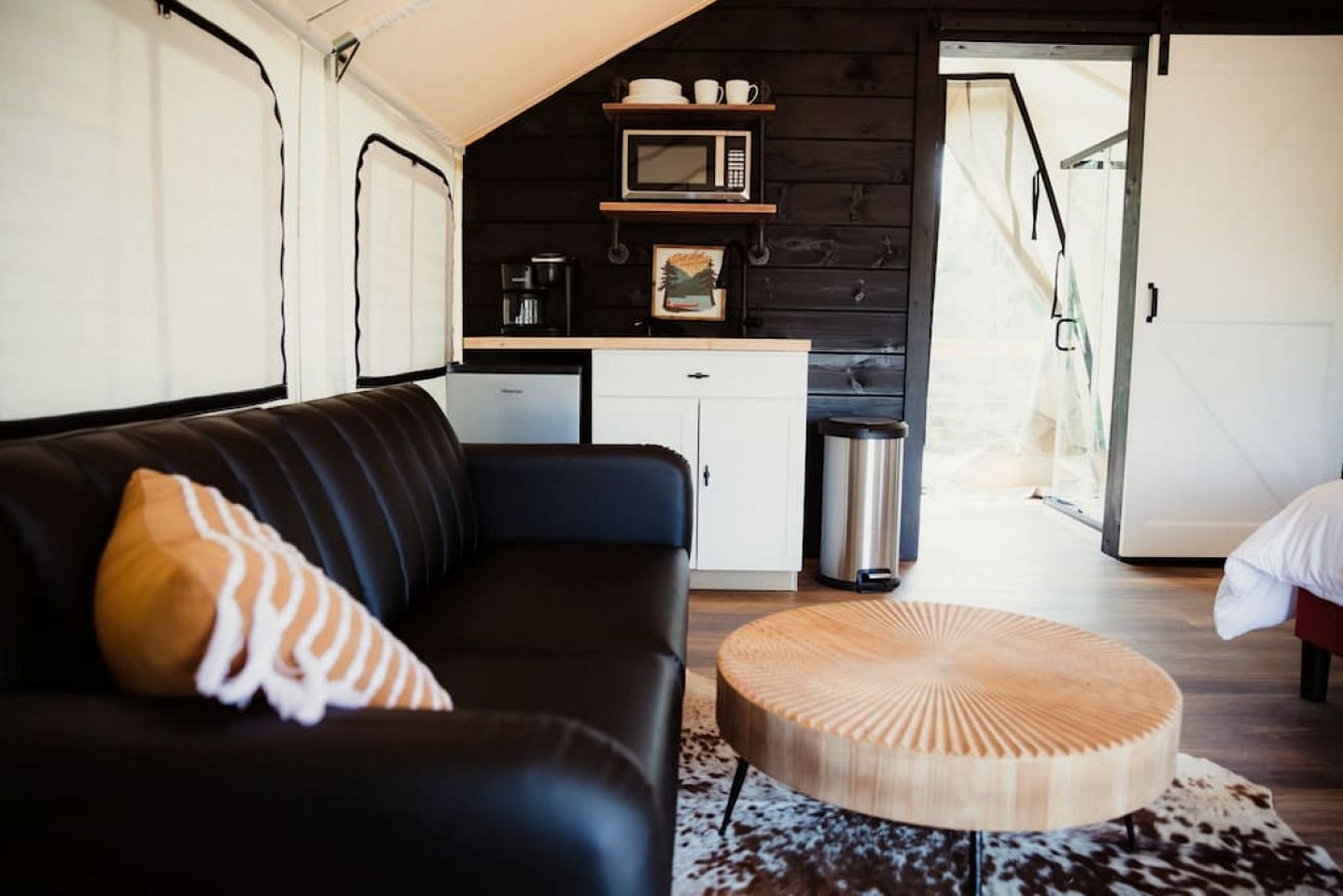 Amazing Safari Tent with Sauna, Fire Pit and Hot-tub in Cadiz, Kentucky