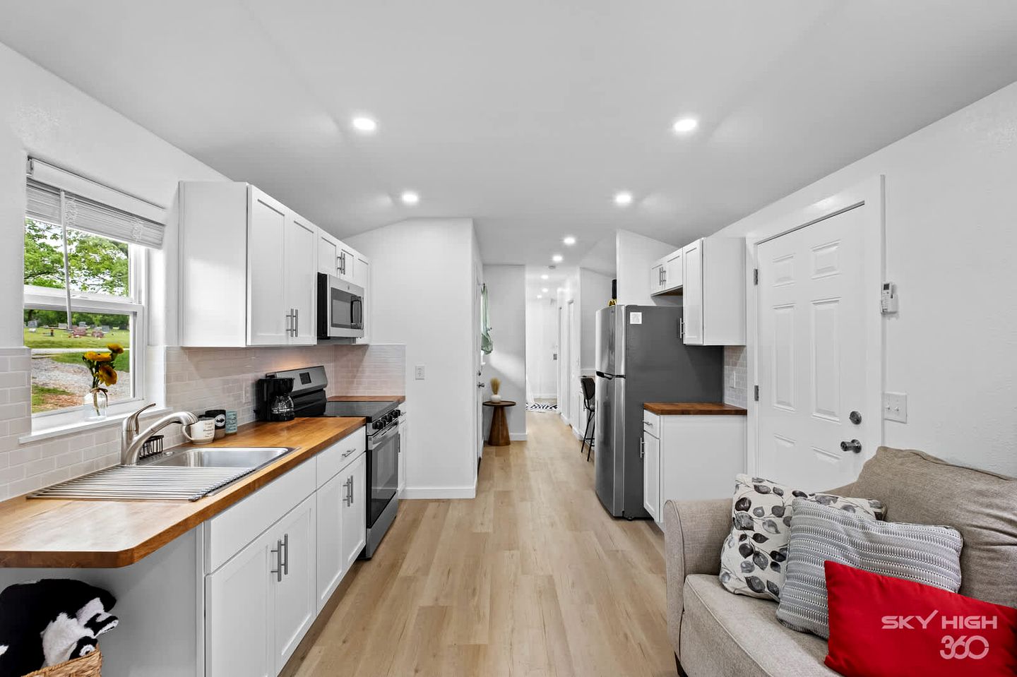 Stylish Tiny Home with Open Concept near Downtown Decatur and Bentonville, Arkansas