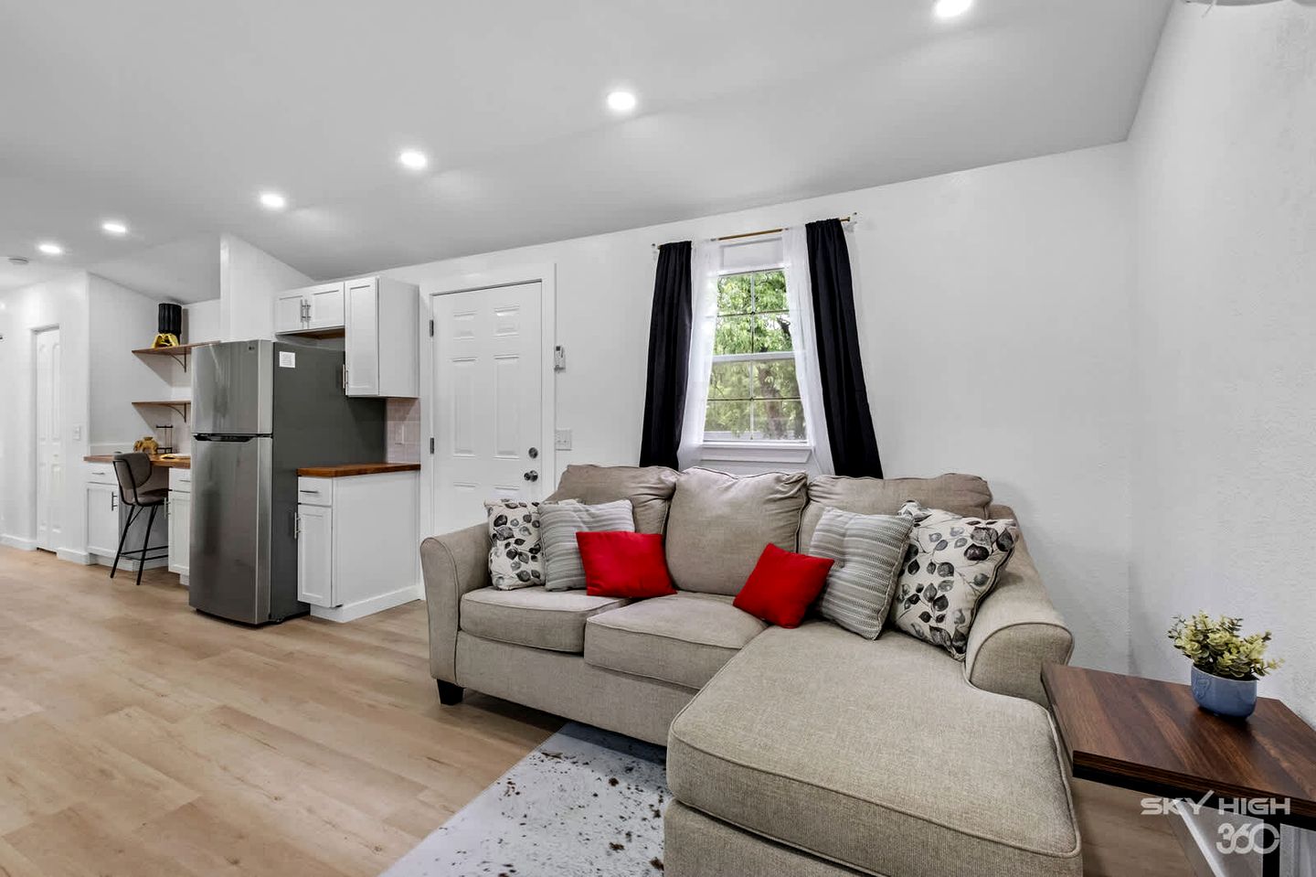 Stylish Tiny Home with Open Concept near Downtown Decatur and Bentonville, Arkansas