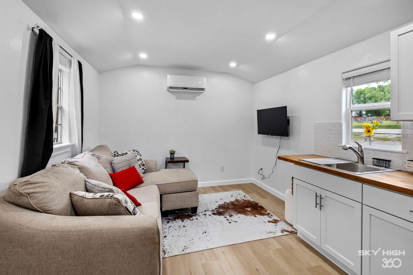 Stylish Tiny Home with Open Concept near Downtown Decatur and Bentonville, Arkansas