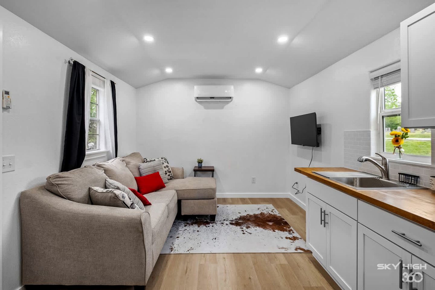 Stylish Tiny Home with Open Concept near Downtown Decatur and Bentonville, Arkansas