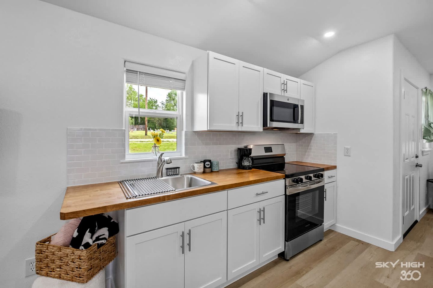 Stylish Tiny Home with Open Concept near Downtown Decatur and Bentonville, Arkansas