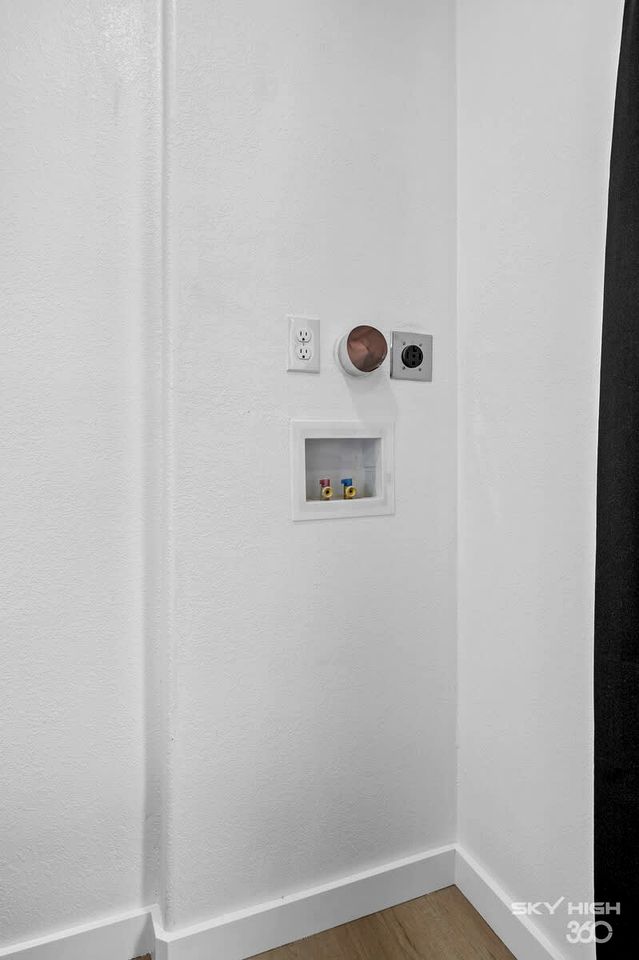 Stylish Tiny Home with Open Concept near Downtown Decatur and Bentonville, Arkansas