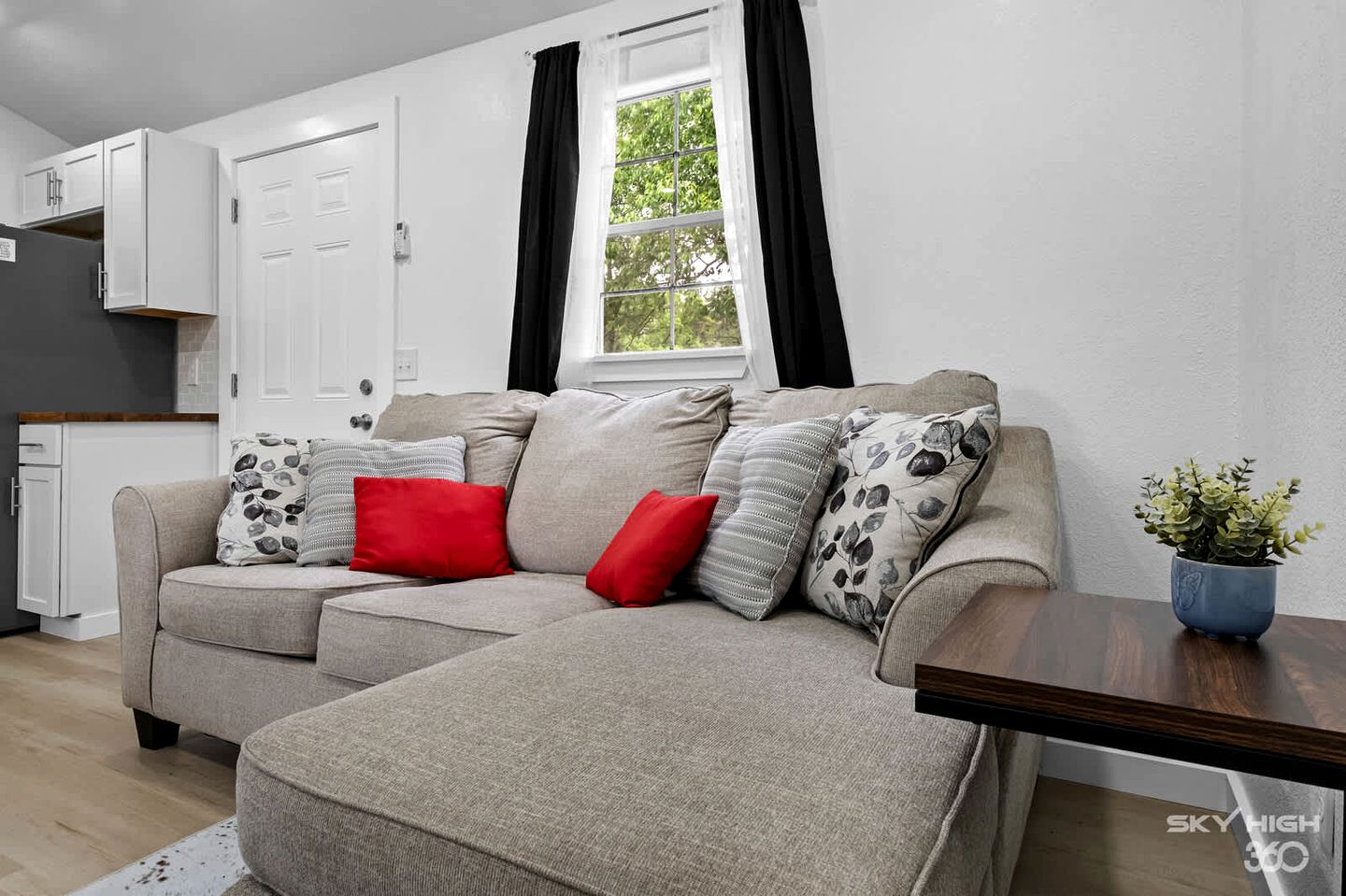 Stylish Tiny Home with Open Concept near Downtown Decatur and Bentonville, Arkansas