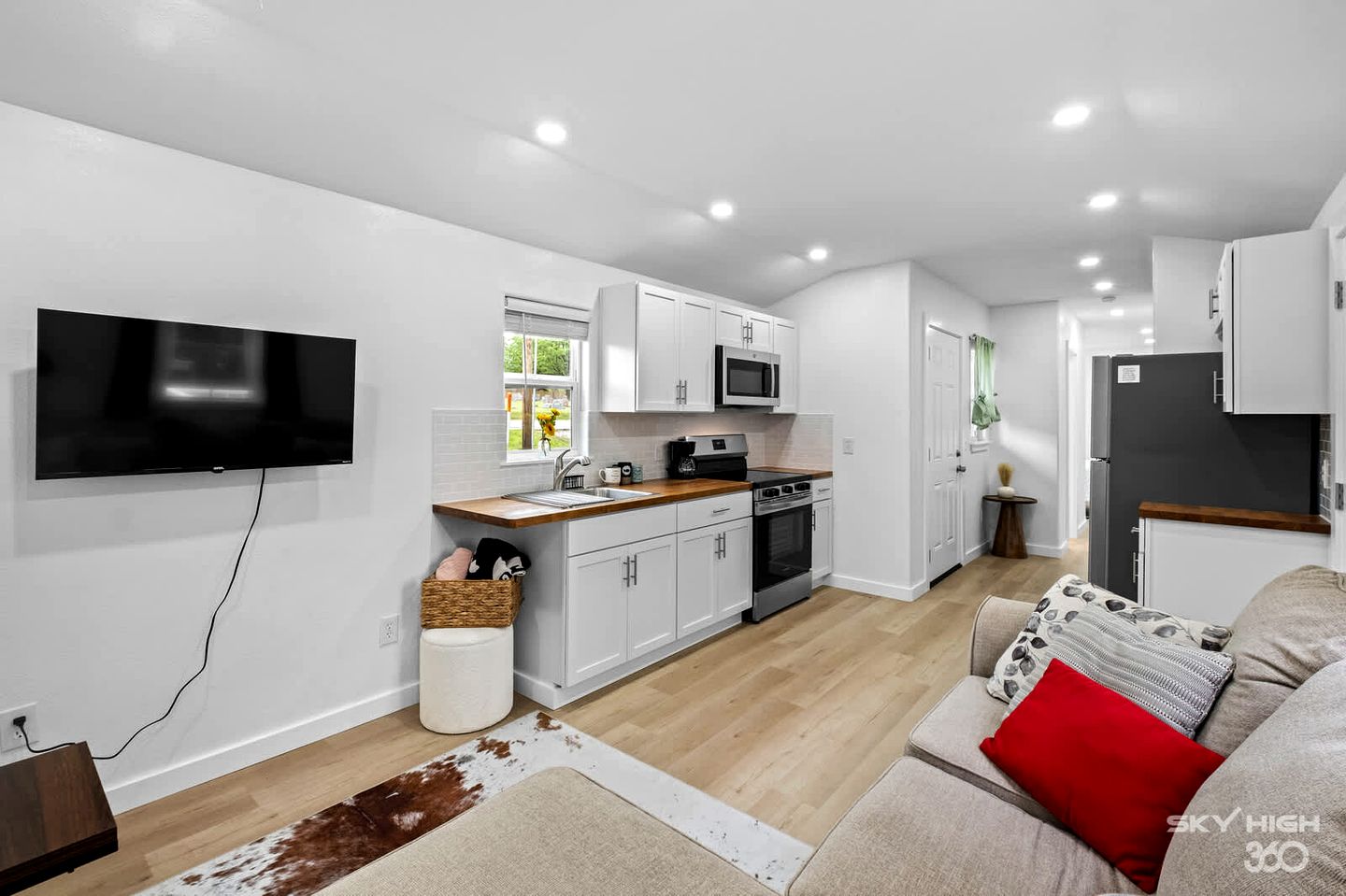 Stylish Tiny Home with Open Concept near Downtown Decatur and Bentonville, Arkansas