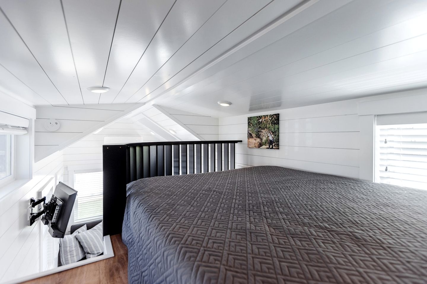 Wonderful Tiny House with Luxurious Interior in Apple Valley, Utah