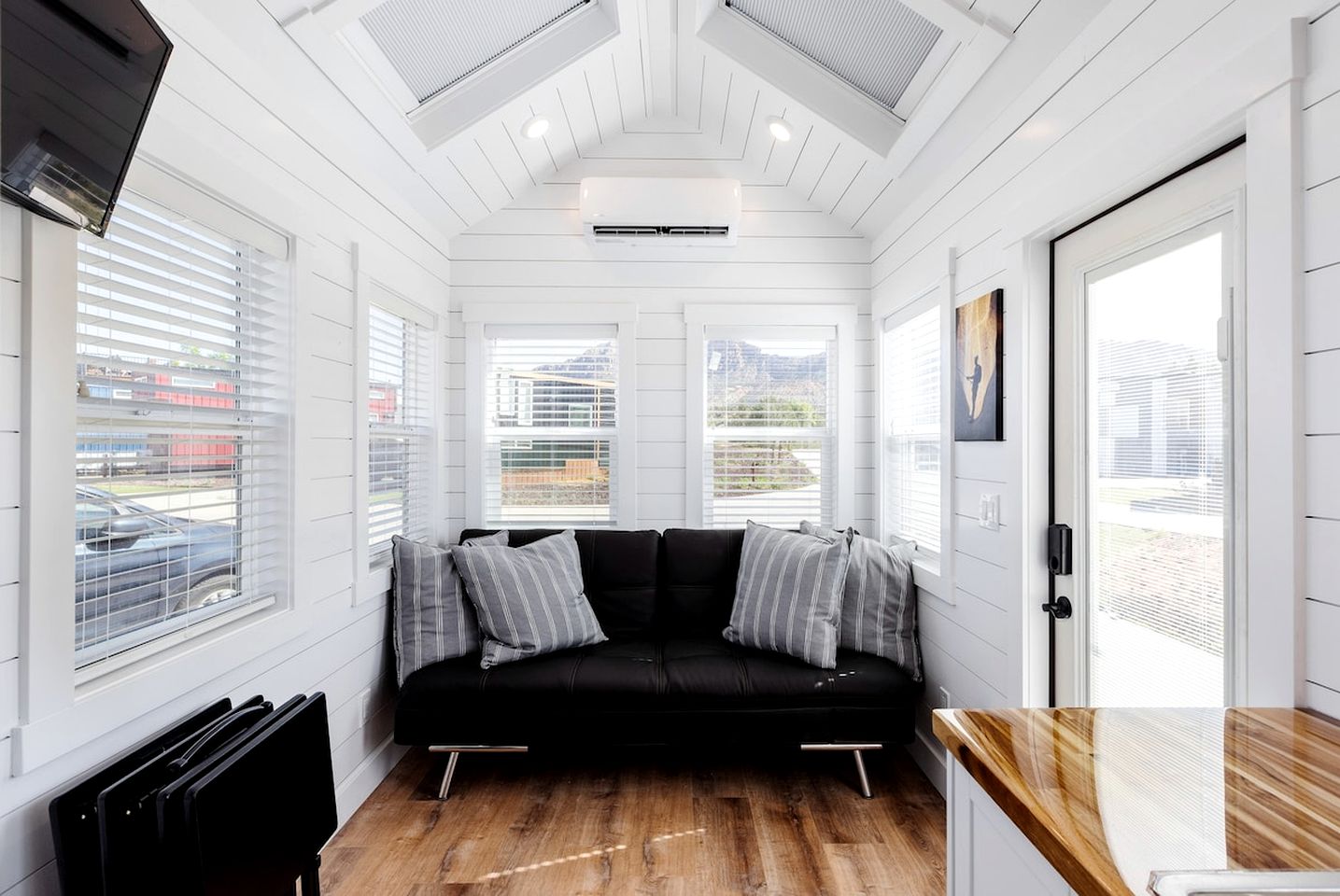 Wonderful Tiny House with Luxurious Interior in Apple Valley, Utah