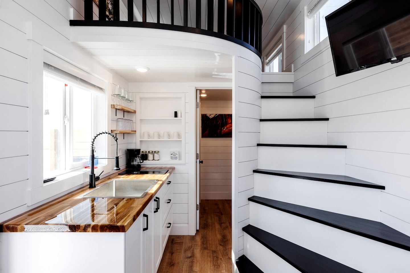 Wonderful Tiny House with Luxurious Interior in Apple Valley, Utah