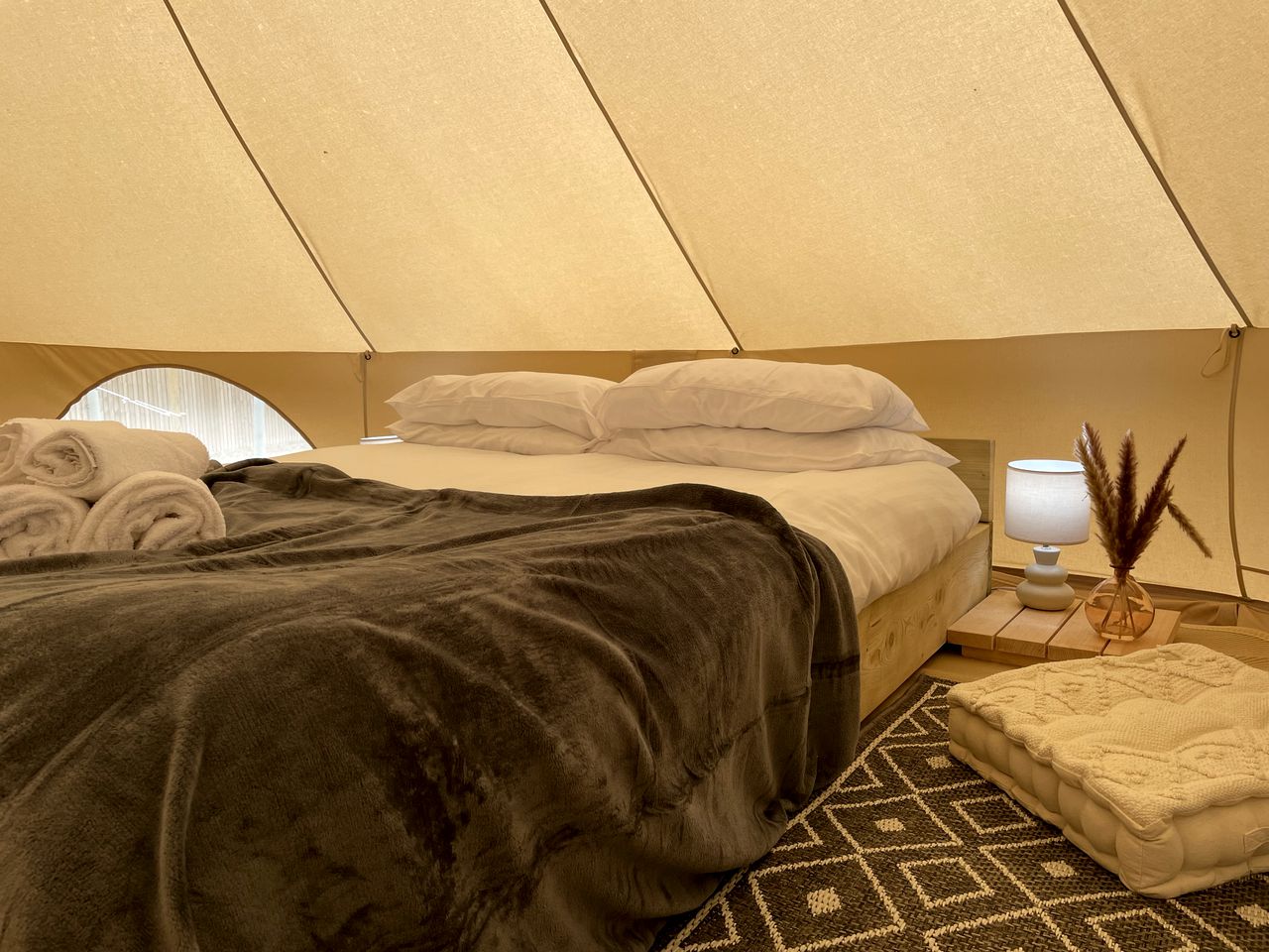 Impressive Bell Tent with Barbecue in Halstead, England