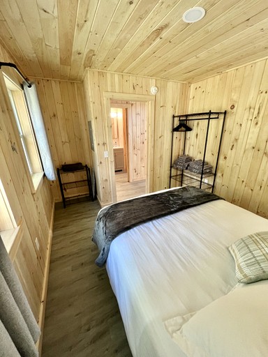 Cabins (United States of America, Burnham, Maine)