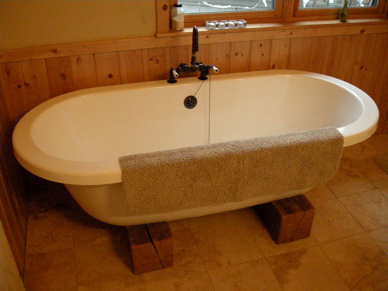 Immaculate Cabin Rental with a Hot Tub next to Lake Pend Oreille in Bonner County, Idaho