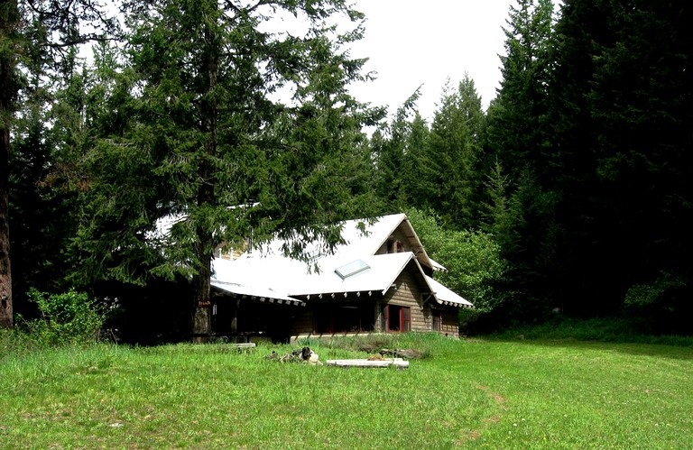 Cabins (Sagle, Idaho, United States)