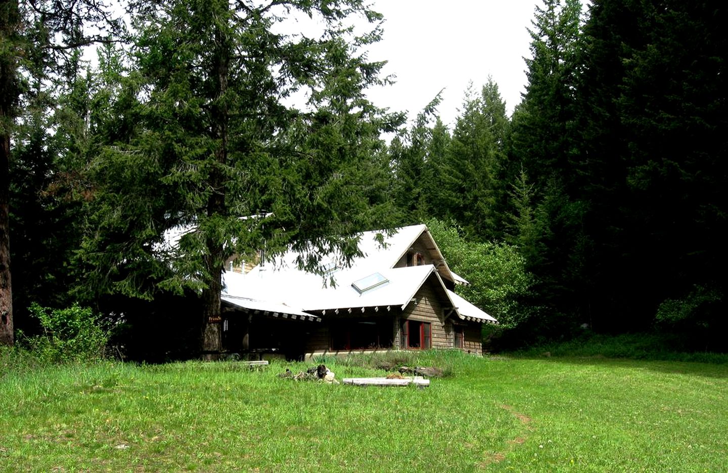 Immaculate Cabin Rental with a Hot Tub next to Lake Pend Oreille in Bonner County, Idaho