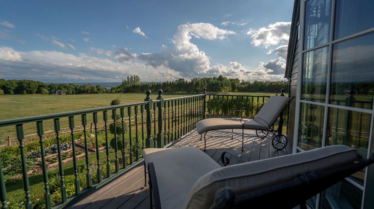 Charming Suite with Private Roof Deck near Ithaca, New York