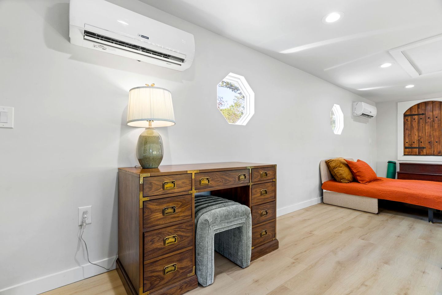 Outstanding Luxurious Dome with Mini Golf, Outdoor Bath, Sauna and Lake Views in Elgin, Texas