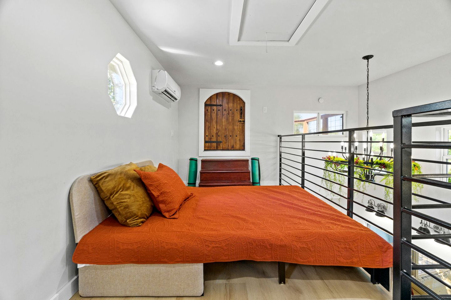 Outstanding Luxurious Dome with Mini Golf, Outdoor Bath, Sauna and Lake Views in Elgin, Texas