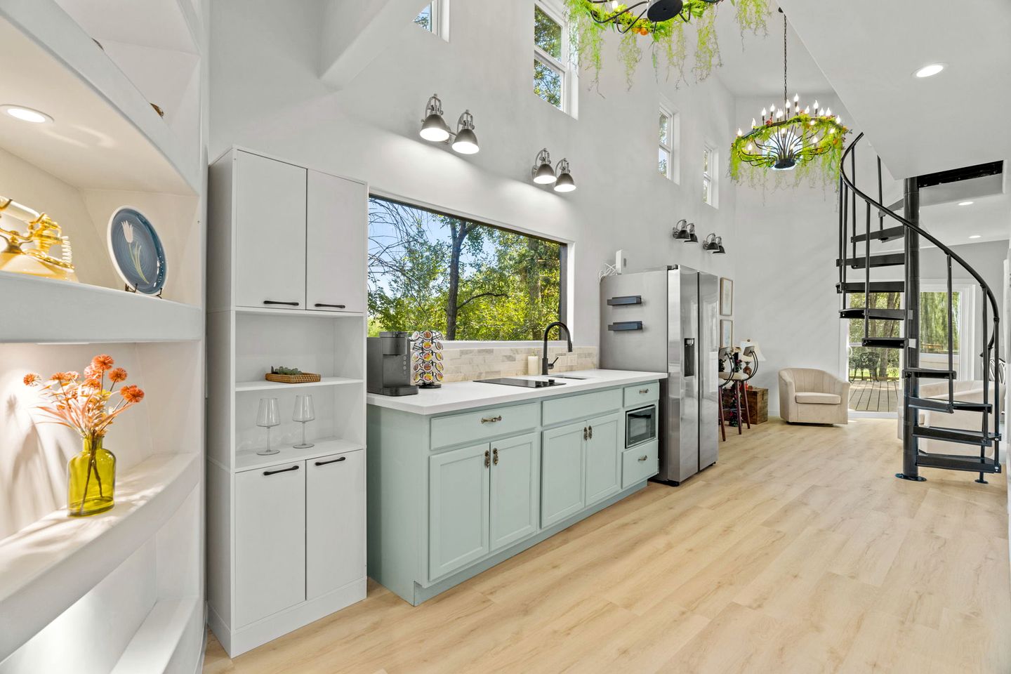 Outstanding Luxurious Dome with Mini Golf, Outdoor Bath, Sauna and Lake Views in Elgin, Texas