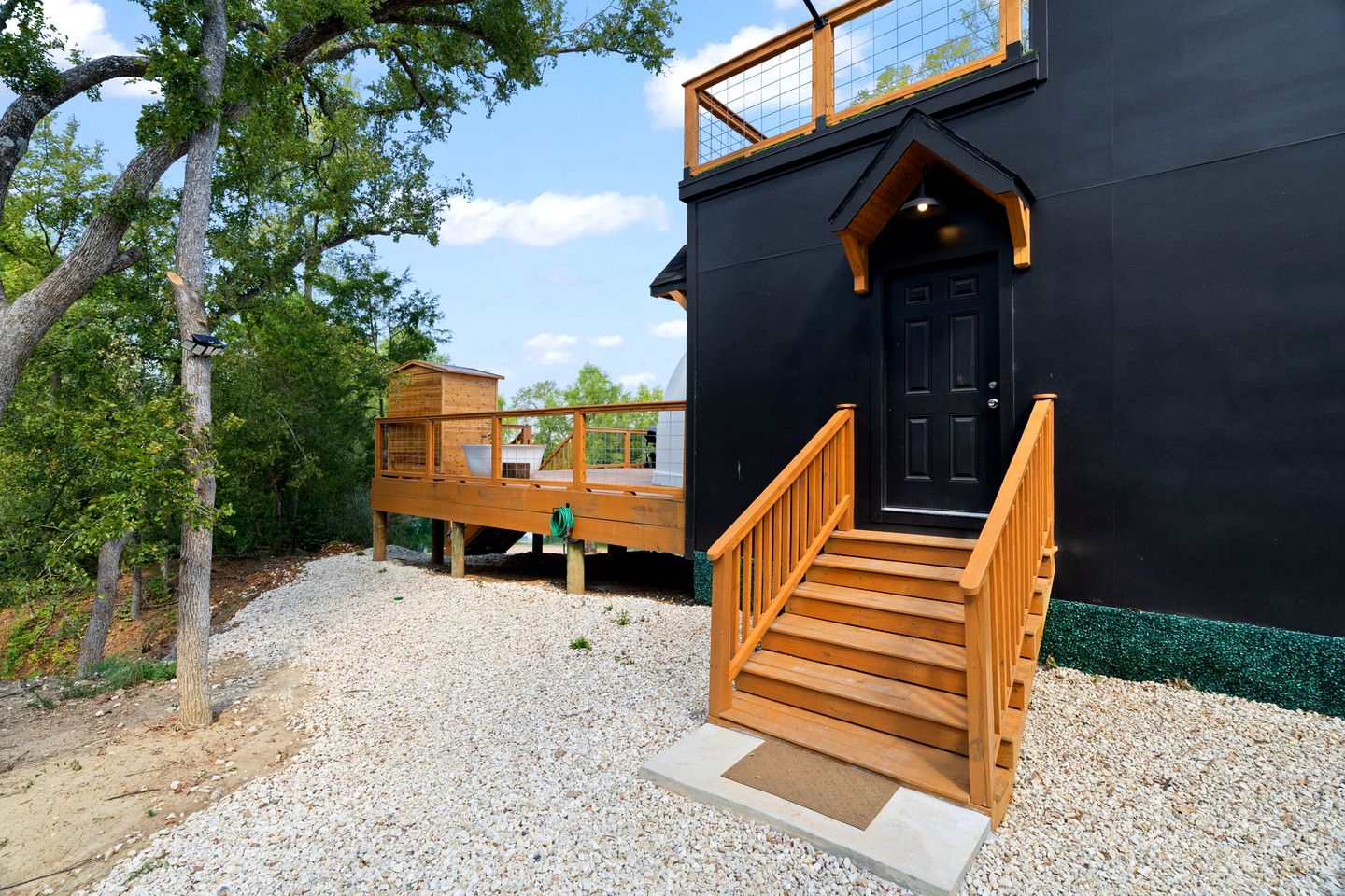 Outstanding Luxurious Dome with Mini Golf, Outdoor Bath, Sauna and Lake Views in Elgin, Texas