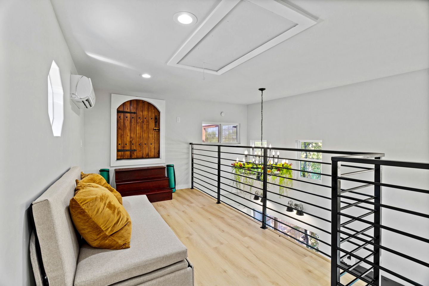 Outstanding Luxurious Dome with Mini Golf, Outdoor Bath, Sauna and Lake Views in Elgin, Texas