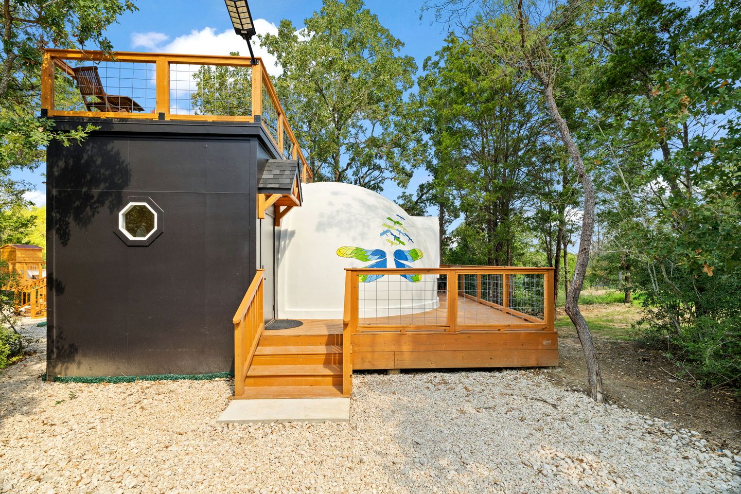 Outstanding Luxurious Dome with Mini Golf, Outdoor Bath, Sauna and Lake Views in Elgin, Texas