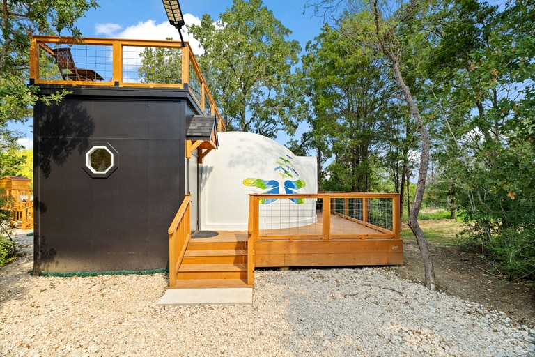 Domes (United States of America, Elgin, Texas)