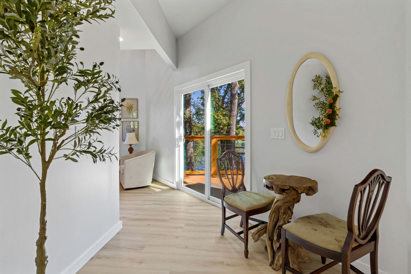 Outstanding Luxurious Dome with Mini Golf, Outdoor Bath, Sauna and Lake Views in Elgin, Texas