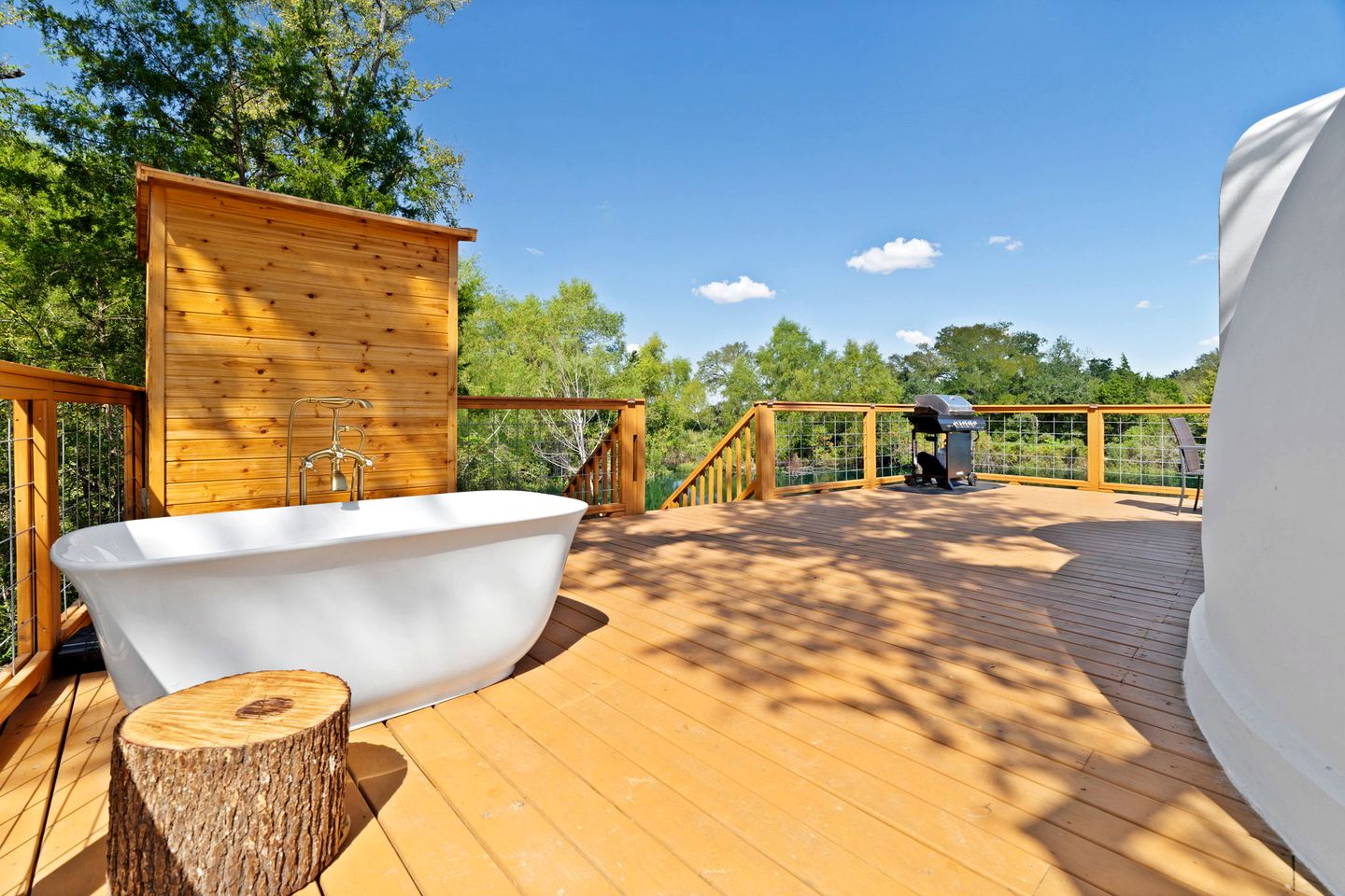 Outstanding Luxurious Dome with Mini Golf, Outdoor Bath, Sauna and Lake Views in Elgin, Texas