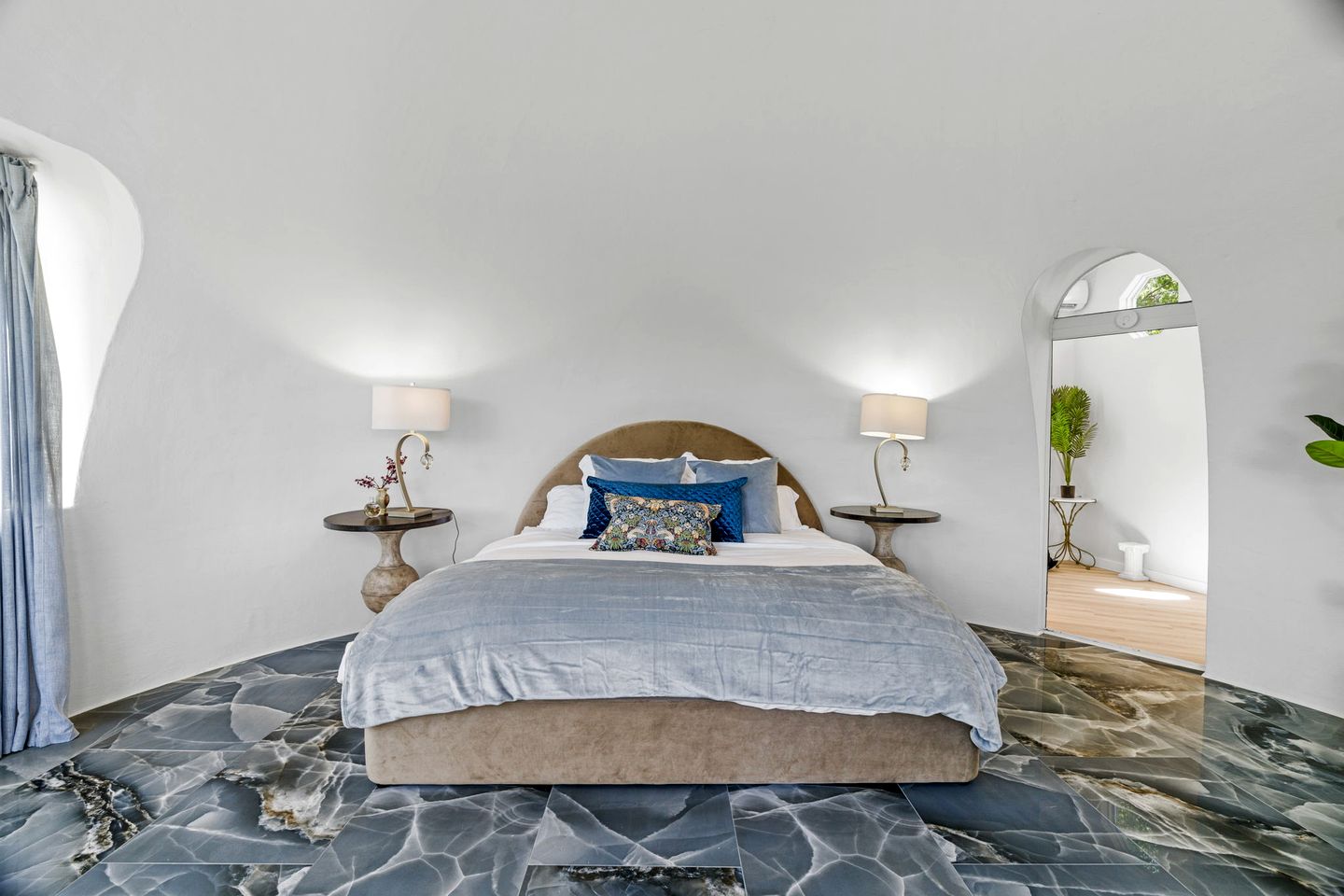 Outstanding Luxurious Dome with Mini Golf, Outdoor Bath, Sauna and Lake Views in Elgin, Texas