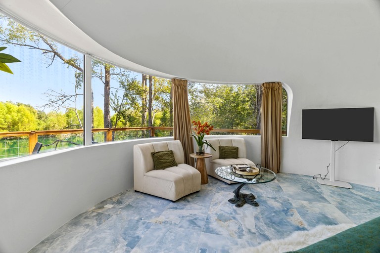 Domes (United States of America, Elgin, Texas)