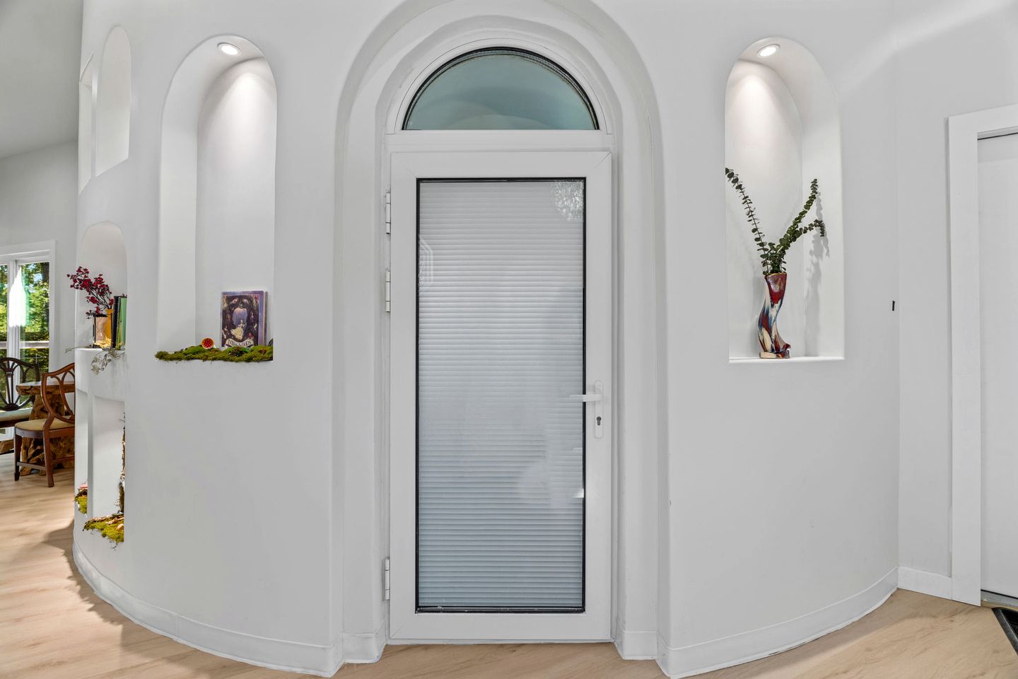 Outstanding Luxurious Dome with Mini Golf, Outdoor Bath, Sauna and Lake Views in Elgin, Texas