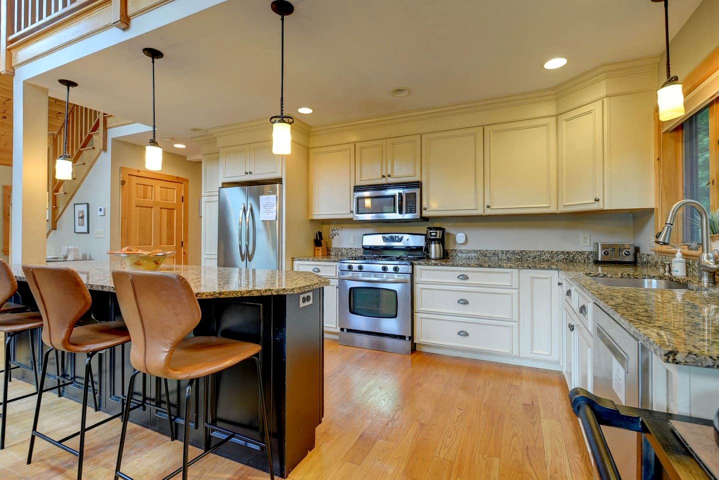 Luxury Mountain Retreat with Hot Tub near Story Land in Bartlett, NH