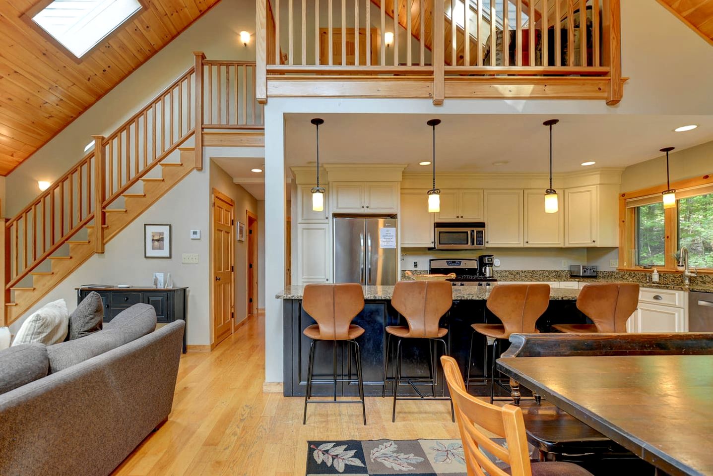 Luxury Mountain Retreat with Hot Tub near Story Land in Bartlett, NH