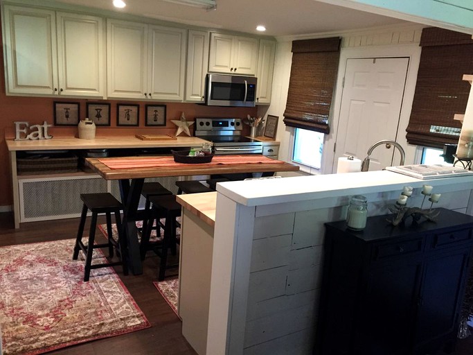 Cabins (Westfield, Pennsylvania, United States)